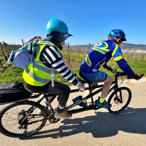Sortie tandem : un moment sportif et convivial en plein effort partagé.