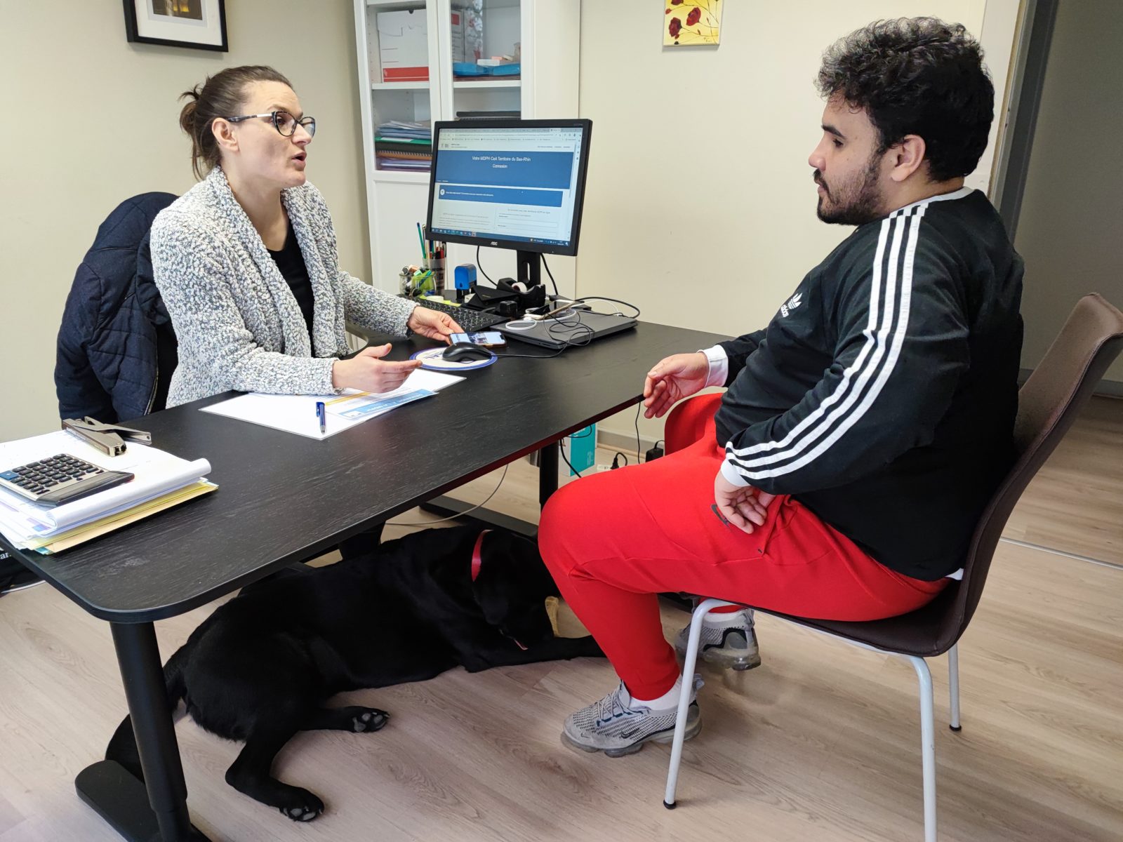 Annabelle discute avec Taha